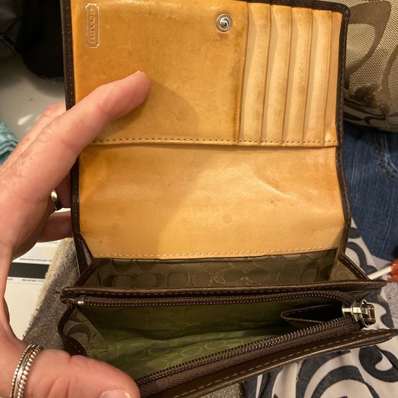 3-piece’s !!! Authentic Coach purse, Authentic Genuine leather wallet & wristlet - Picture 9 of 16